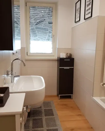 6b8bb460-76f5-4eb1-aeec-18879459e442